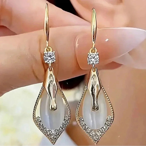 Golden plated acrylic dangle earrings alloy post - Picture 1 of 5